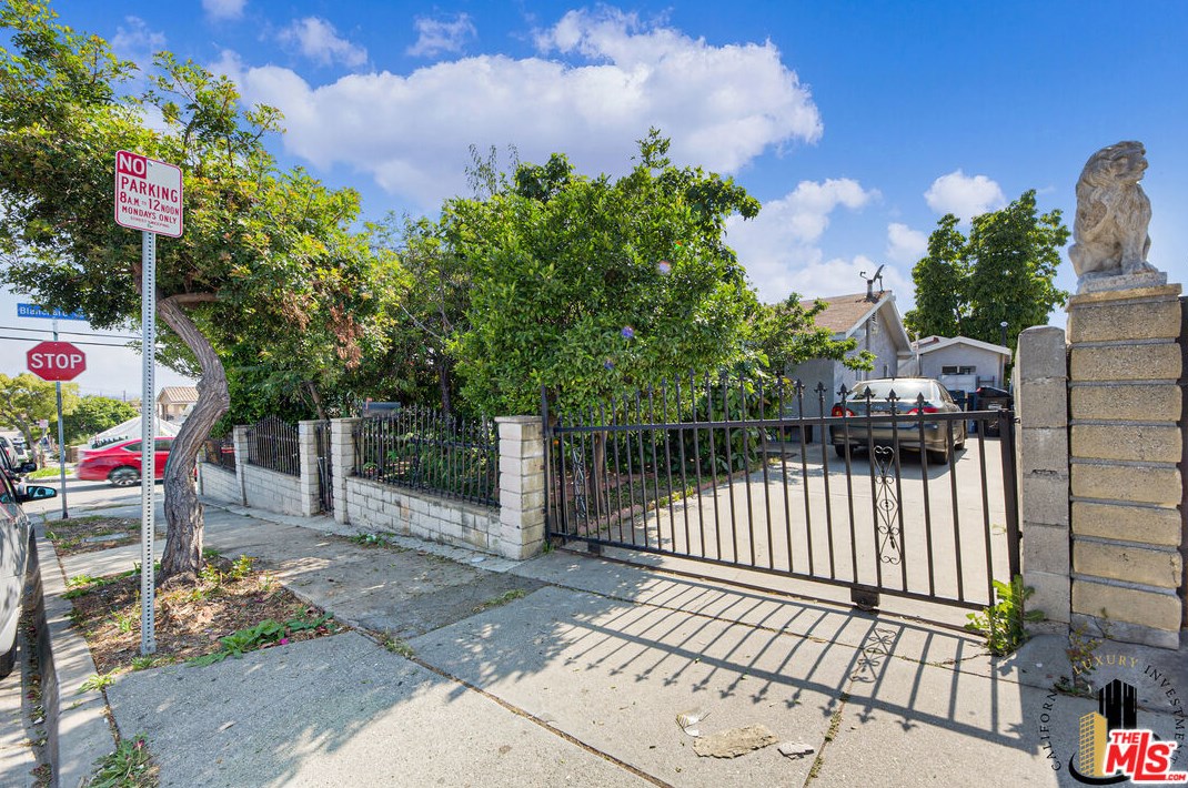 901 Ditman Ave, Los Angeles, CA 90063-3812