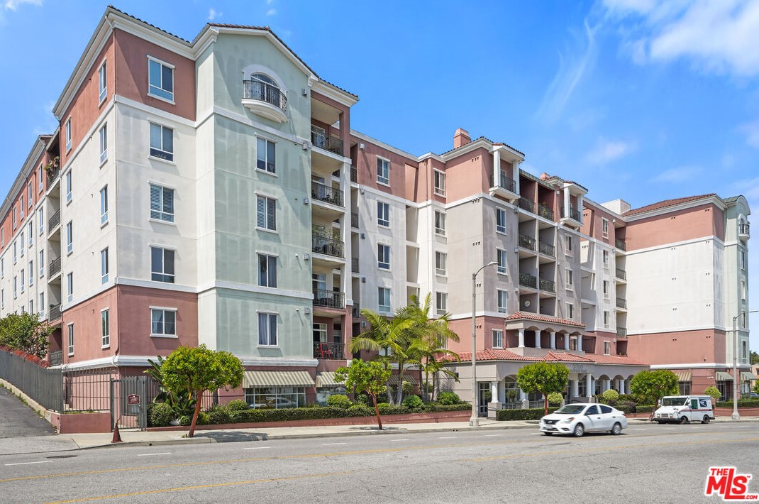 3750 Santa Rosalia Dr, Los Angeles CA  90008-3627 exterior