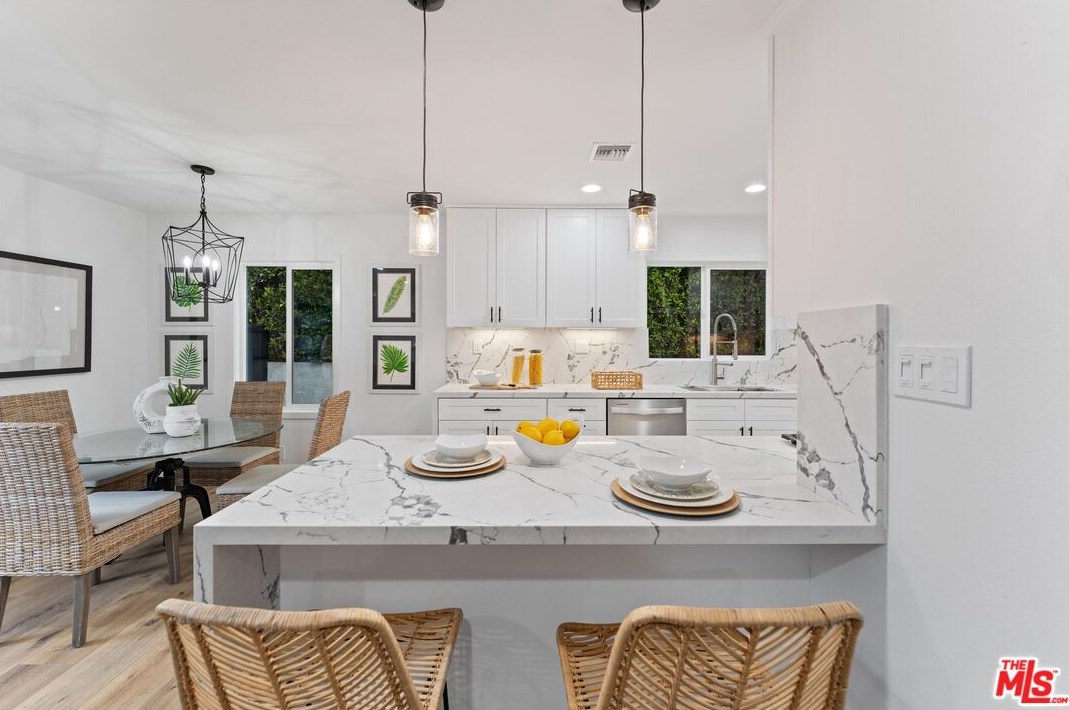 3937 Redwood Ave, Los Angeles CA  90066-4107 exterior