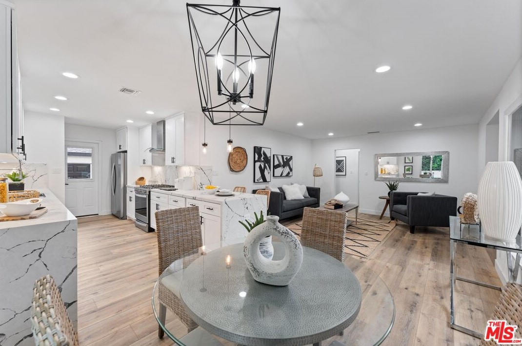 3937 Redwood Ave, Los Angeles CA  90066-4107 exterior