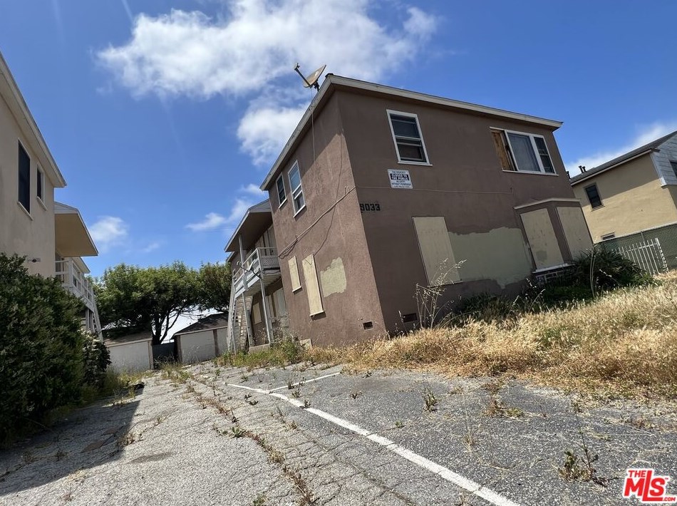 9037 Ramsgate Ave, Los Angeles, CA 90045-4632