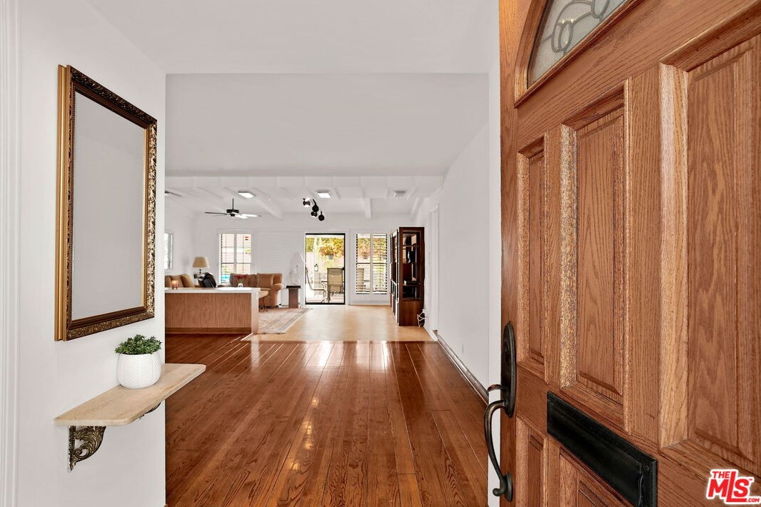 3245 Purdue Ave, Los Angeles, CA 90066-1319