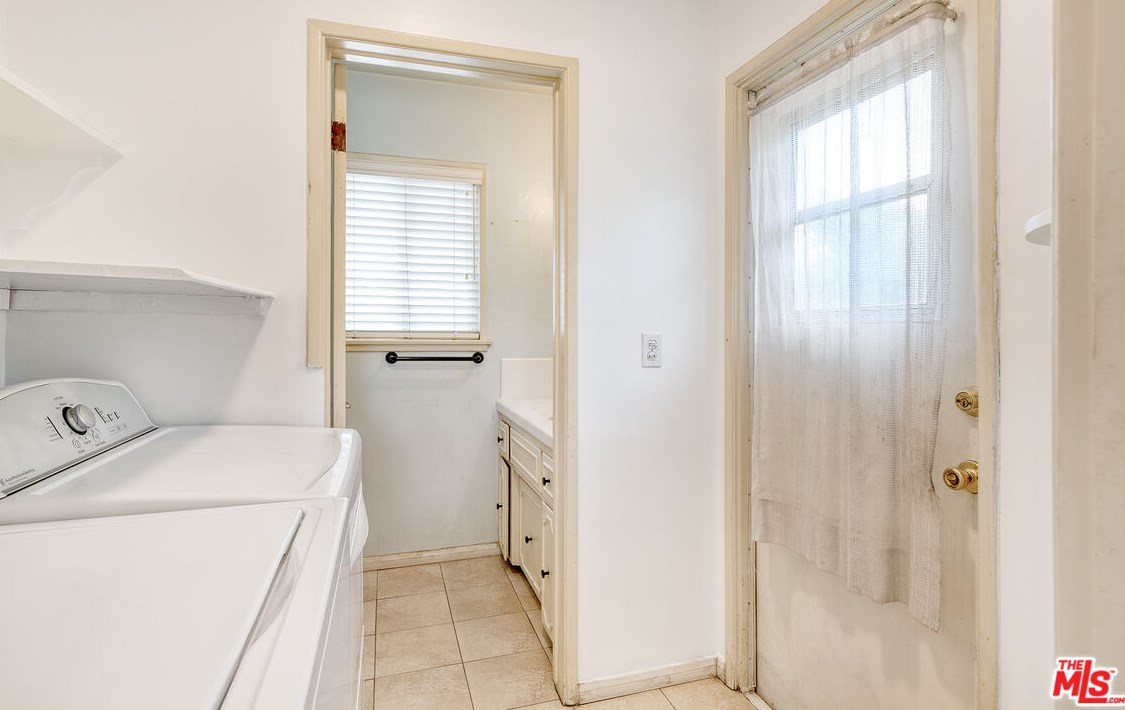 16638 Bermuda St, San Fernando CA  91344-5043 exterior