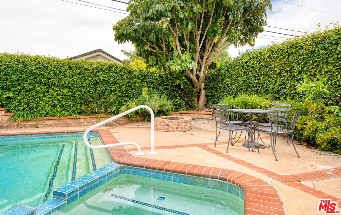 16638 Bermuda St, San Fernando CA  91344-5043 exterior