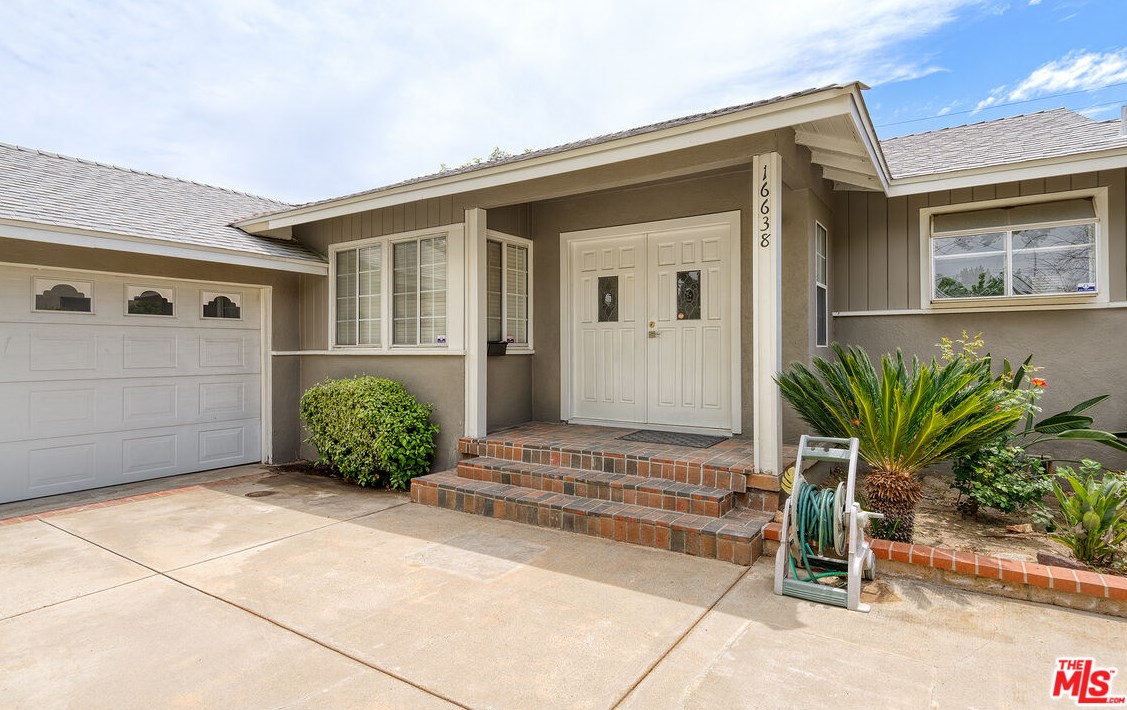 16638 Bermuda St, San Fernando CA  91344-5043 exterior