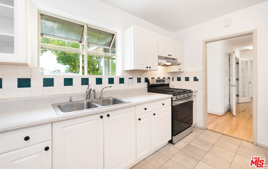 16638 Bermuda St, San Fernando CA  91344-5043 exterior