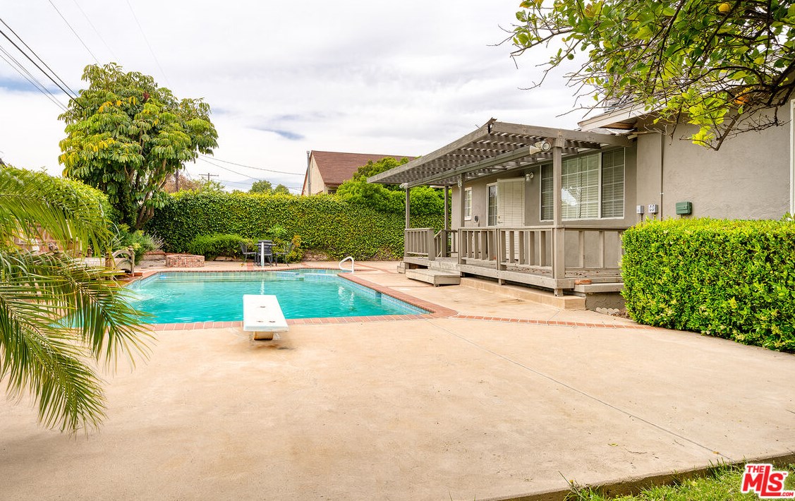 16638 Bermuda St, San Fernando CA  91344-5043 exterior