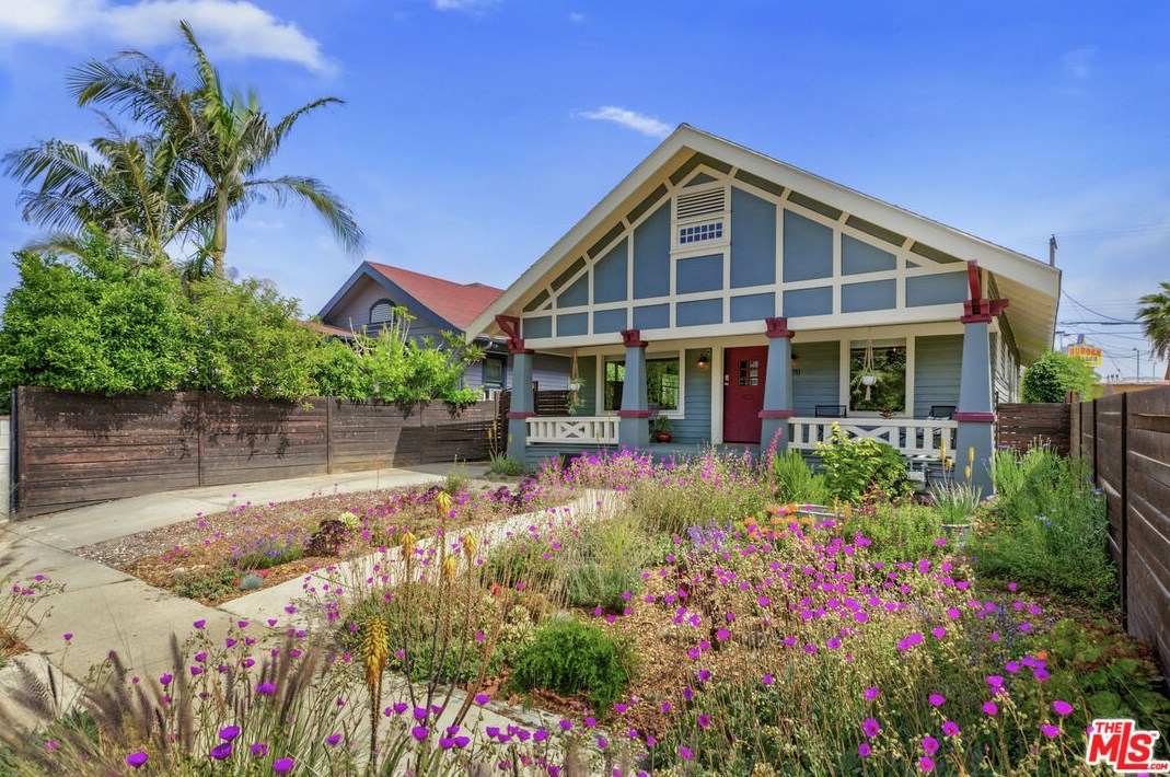 2270 31st St, Los Angeles, CA 90018-3425