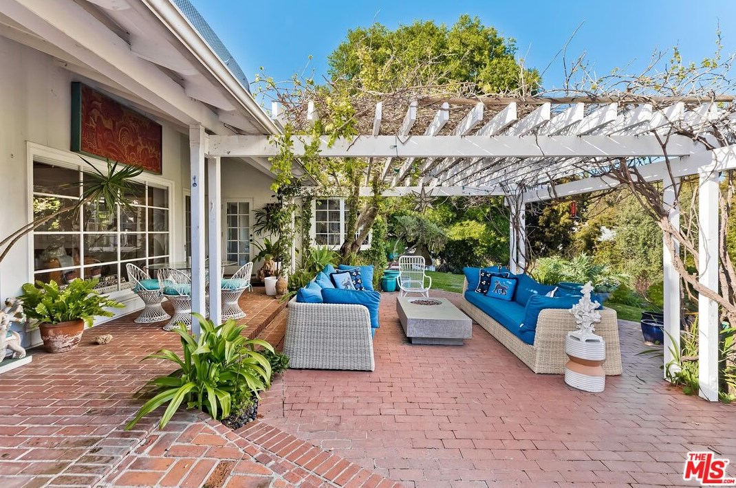 11123 Ophir Dr, Los Angeles CA  90024-1918 exterior