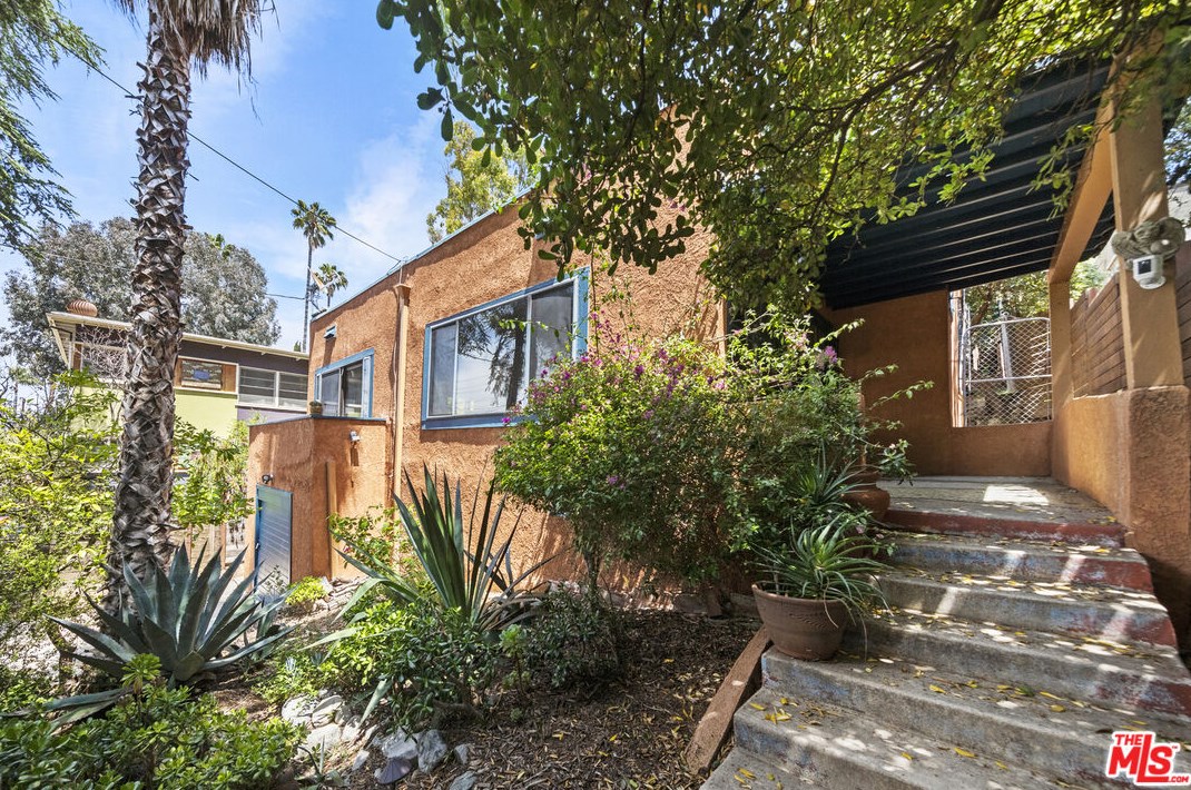 1332 Lucile Ave, Los Angeles, CA 90026-1520