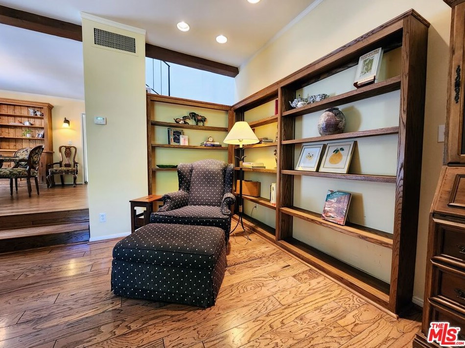 656 Wilcox Ave, Los Angeles, CA 90004-1113