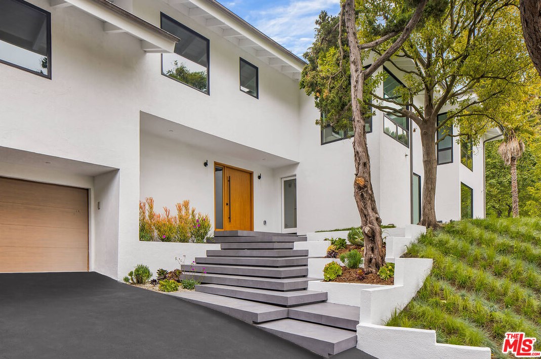 1601 Lindamere Pl, Los Angeles, CA 90077-1905