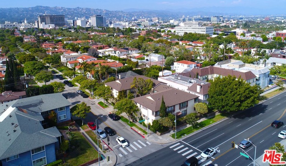9561 Olympic Blvd, Beverly Hills, CA 90212-4242