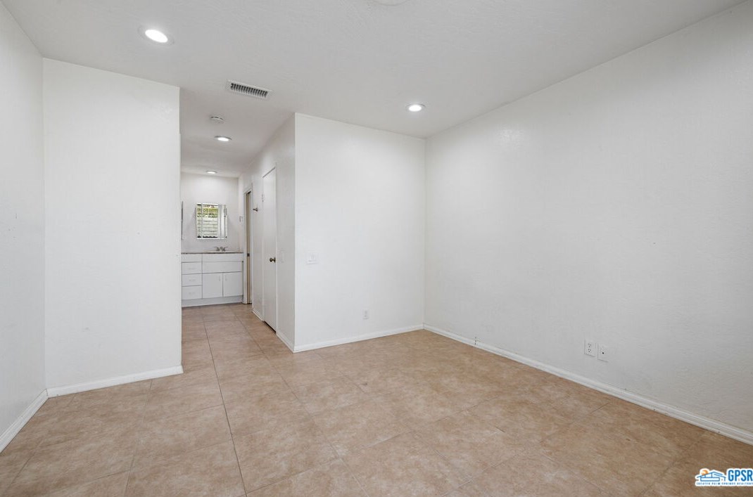 1 Lakeview Cir, Cathedral City CA  92234-6056 exterior