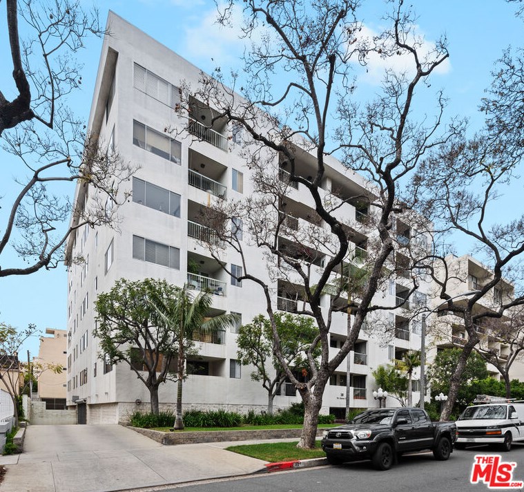 321 N Oakhurst Dr #604, Beverly Hills, CA 90210