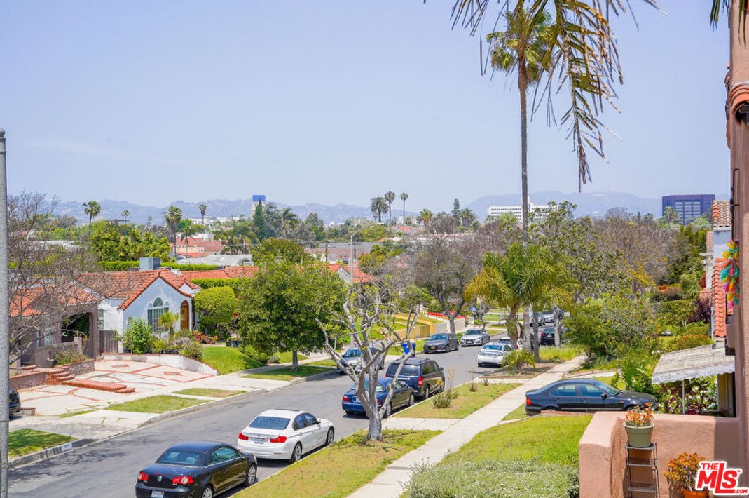 1244 Highland Ave, Los Angeles CA  90019-1733 exterior