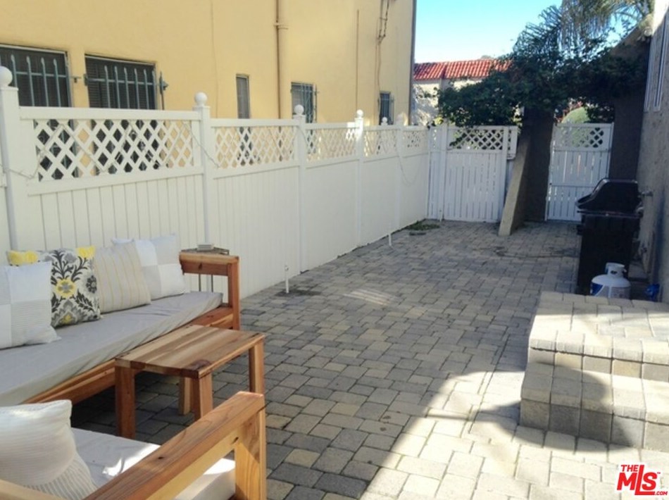 1244 Highland Ave, Los Angeles CA  90019-1733 exterior