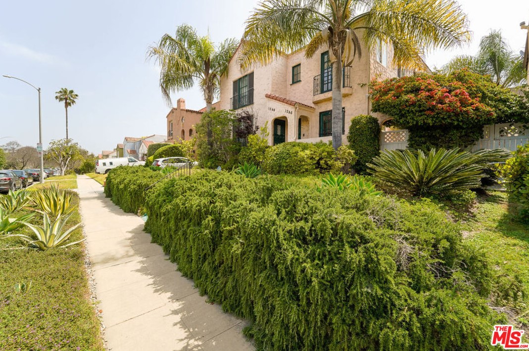 1244 Highland Ave, Los Angeles CA  90019-1733 exterior