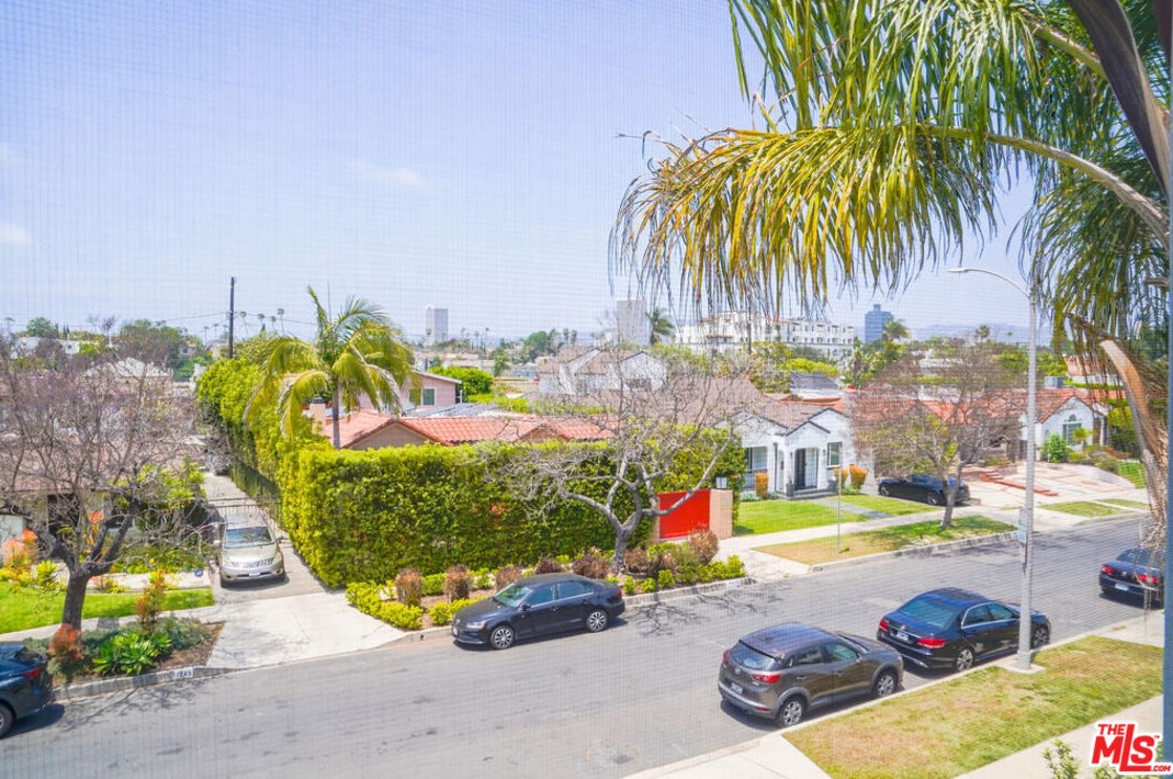 1244 Highland Ave, Los Angeles CA  90019-1733 exterior