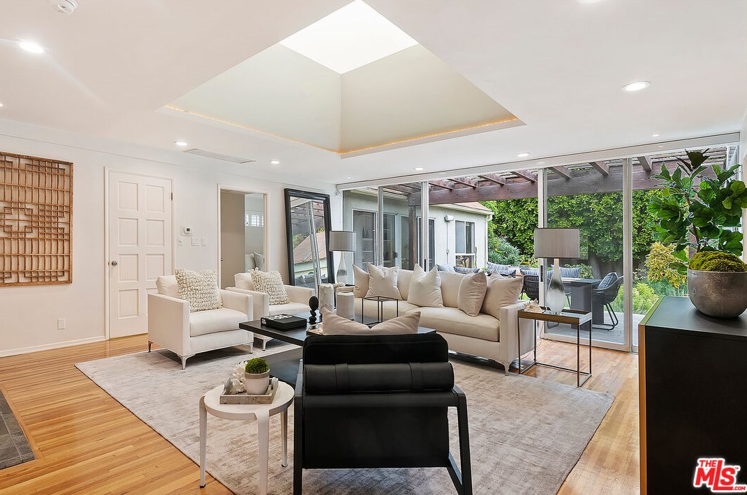 3238 Corinth Ave, Los Angeles, CA 90066-1311
