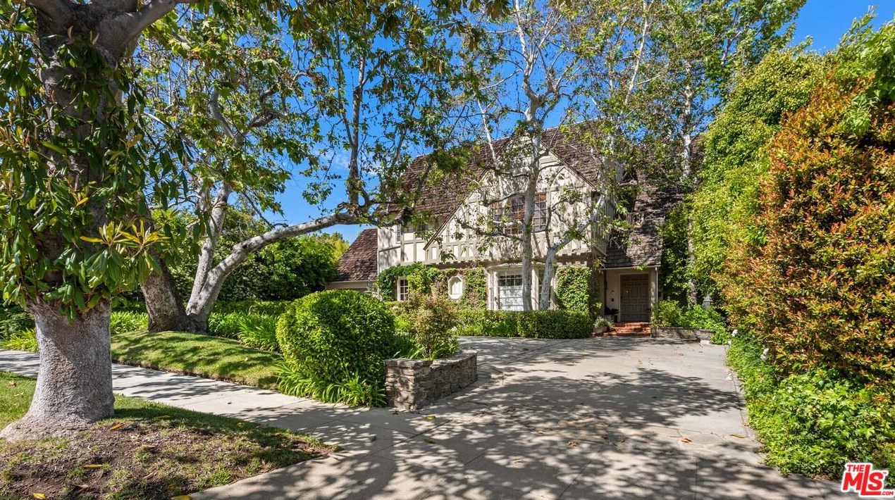 620 Crescent Dr, Beverly Hills, CA 90210-3330