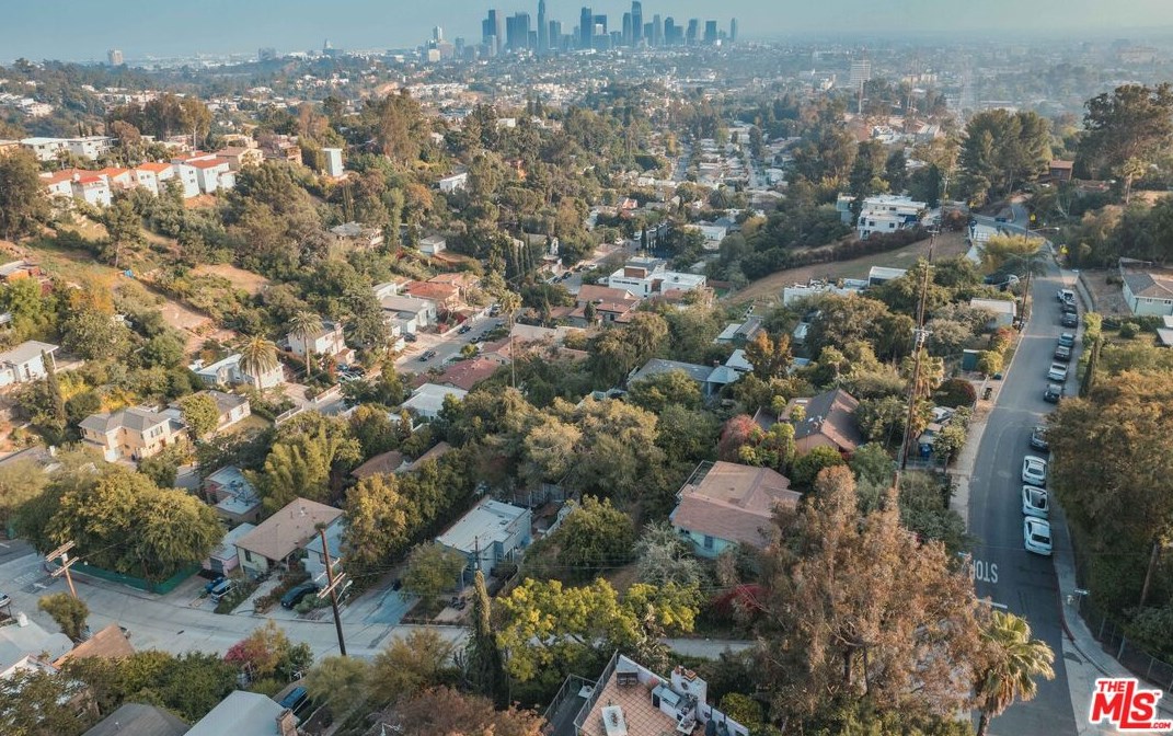 2056 Alvarado St, Los Angeles CA  90039-3906 exterior