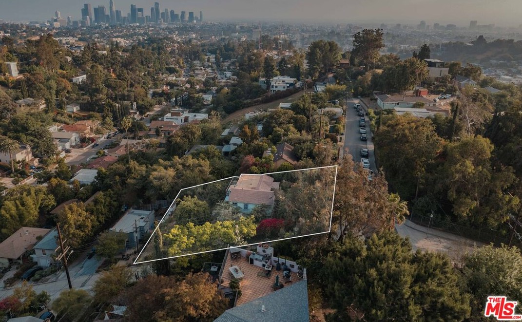 2056 Alvarado St, Los Angeles CA  90039-3906 exterior