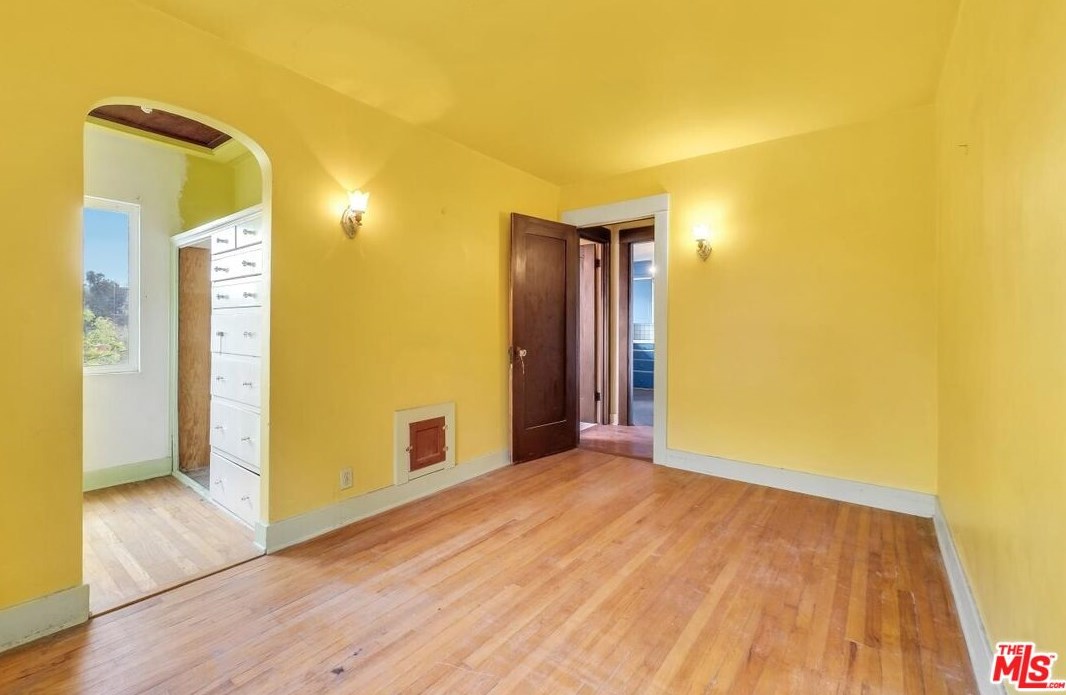 2056 Alvarado St, Los Angeles CA  90039-3906 exterior