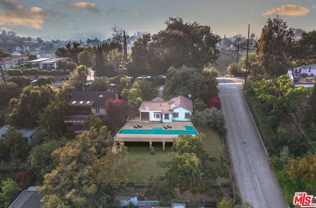 2056 Alvarado St, Los Angeles CA  90039-3906 exterior