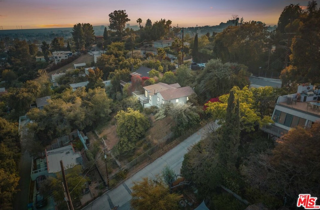 2056 Alvarado St, Los Angeles CA  90039-3906 exterior