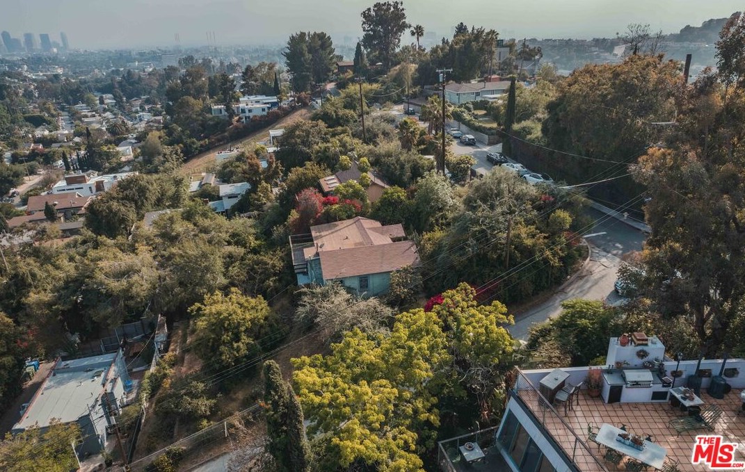 2056 Alvarado St, Los Angeles CA  90039-3906 exterior