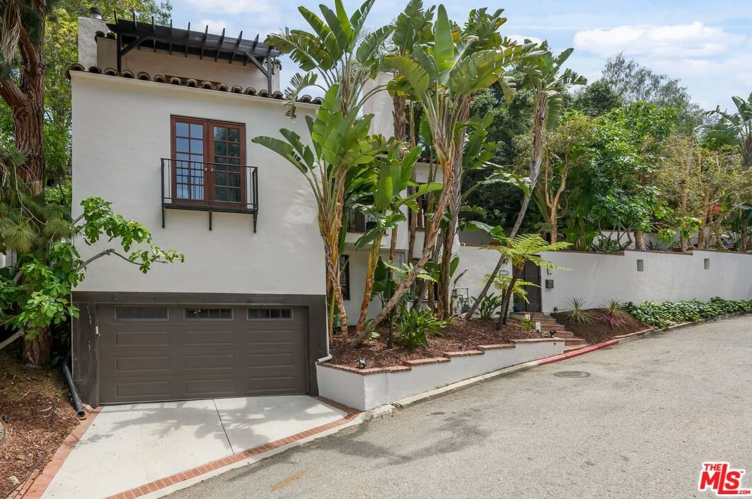 3122 Barbara Ct, Los Angeles, CA 90068-1733