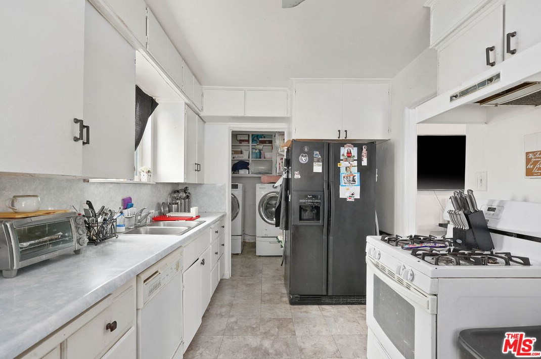 910 71st St, Los Angeles CA 90003-1836 exterior