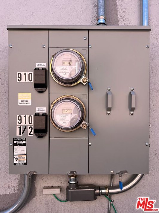 910 71st St, Los Angeles CA 90003-1836 exterior