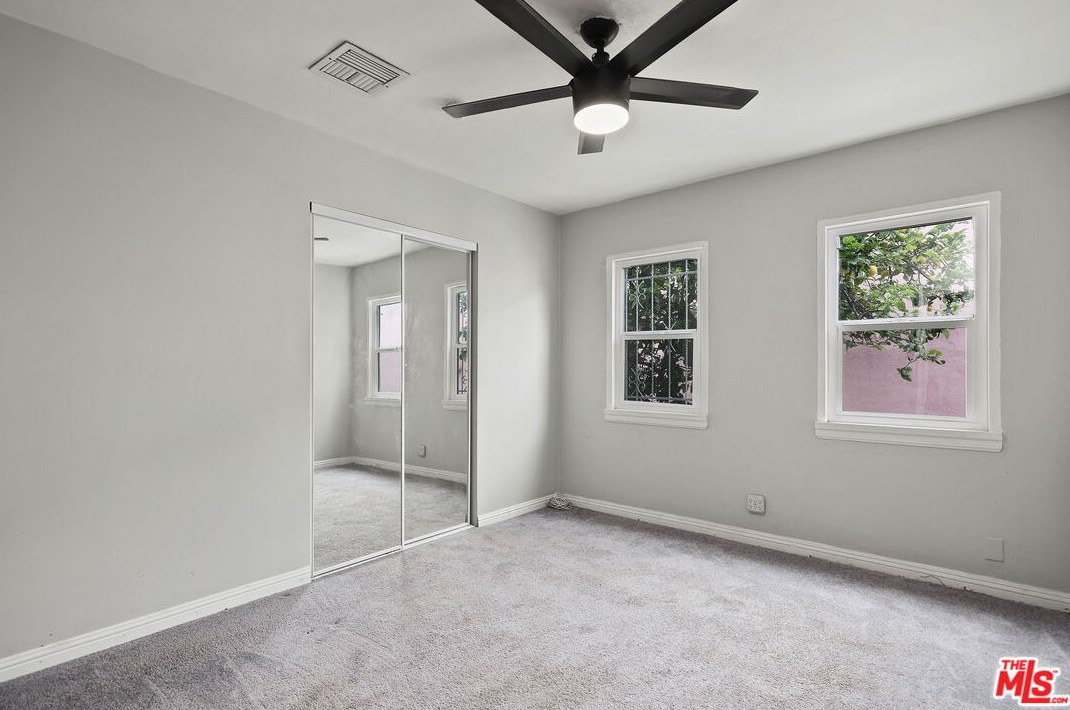 910 71st St, Los Angeles CA 90003-1836 exterior