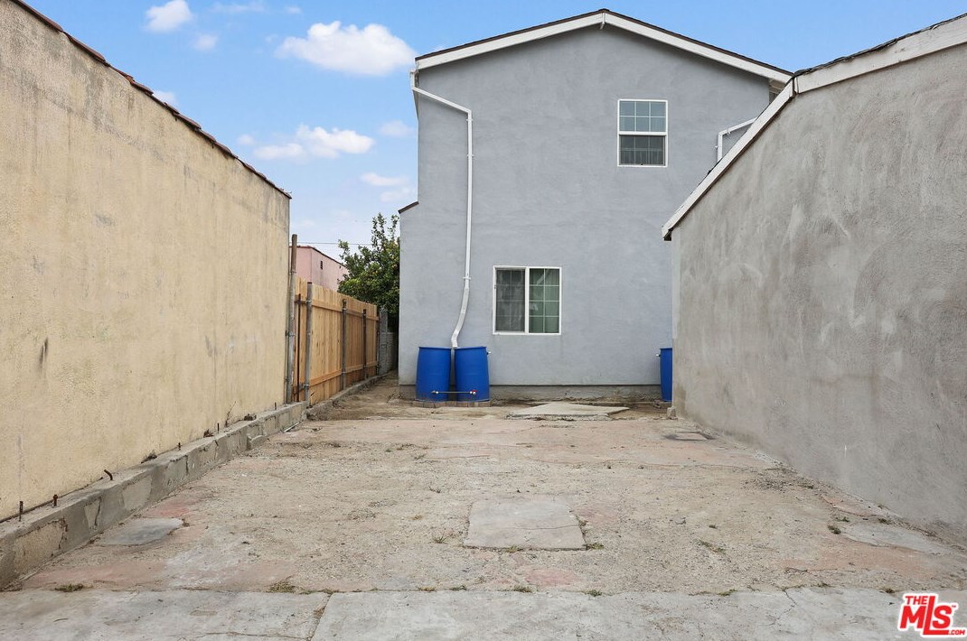 910 71st St, Los Angeles CA 90003-1836 exterior