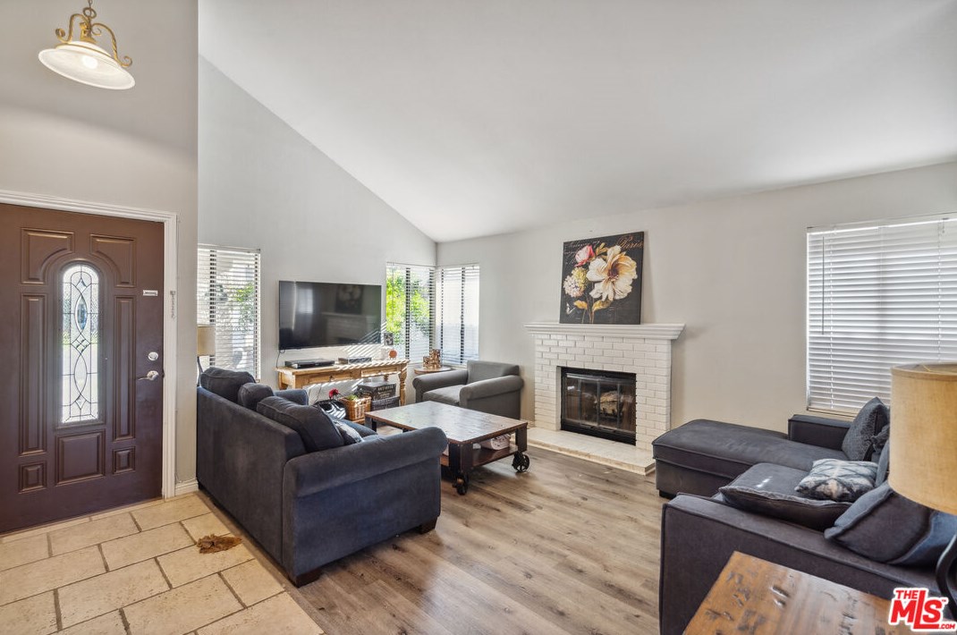 2228 Oak Haven Ave, Simi Valley, CA 93063