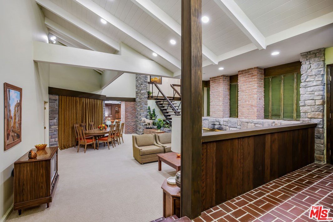 11222 Dilling St, North Hollywood, CA 91602-3306