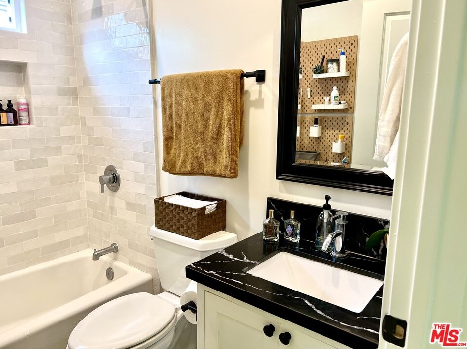 5914 Madden Ave, Los Angeles CA  90043-3215 exterior