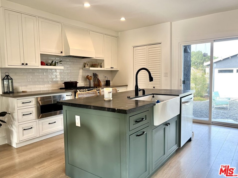 5914 Madden Ave, Los Angeles CA  90043-3215 exterior