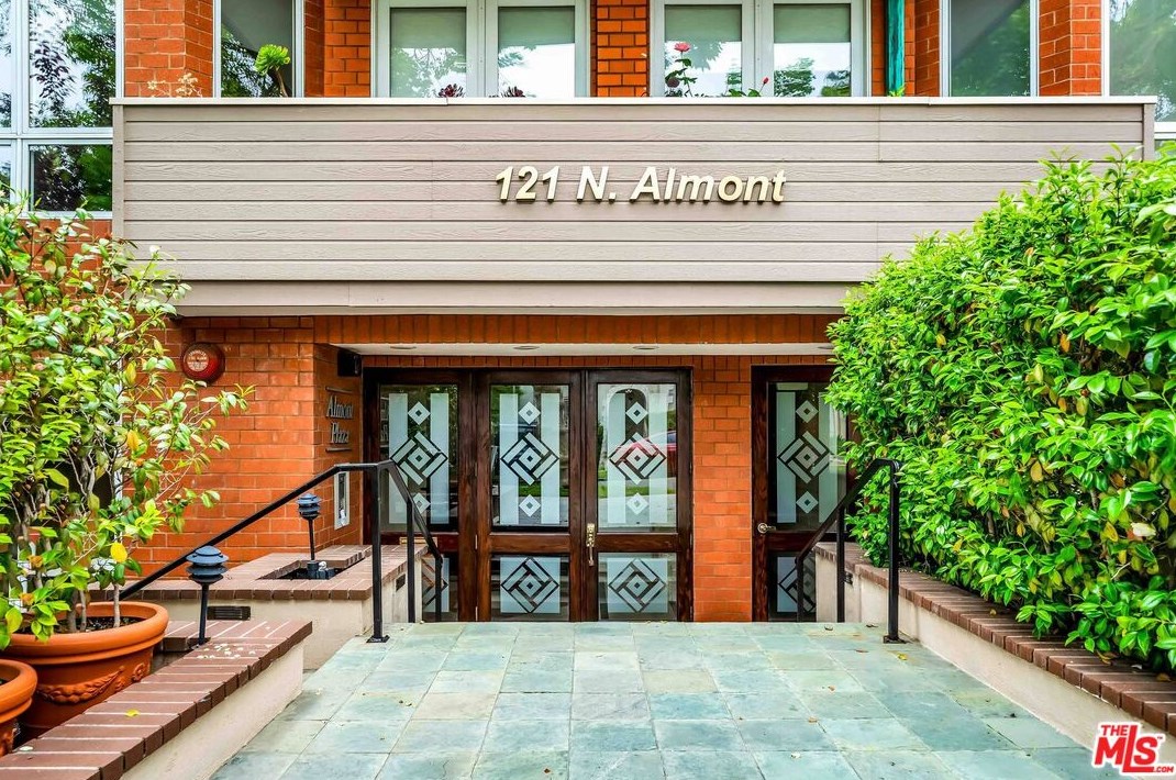 121 N Almont Dr #303, Beverly Hills, CA 90211