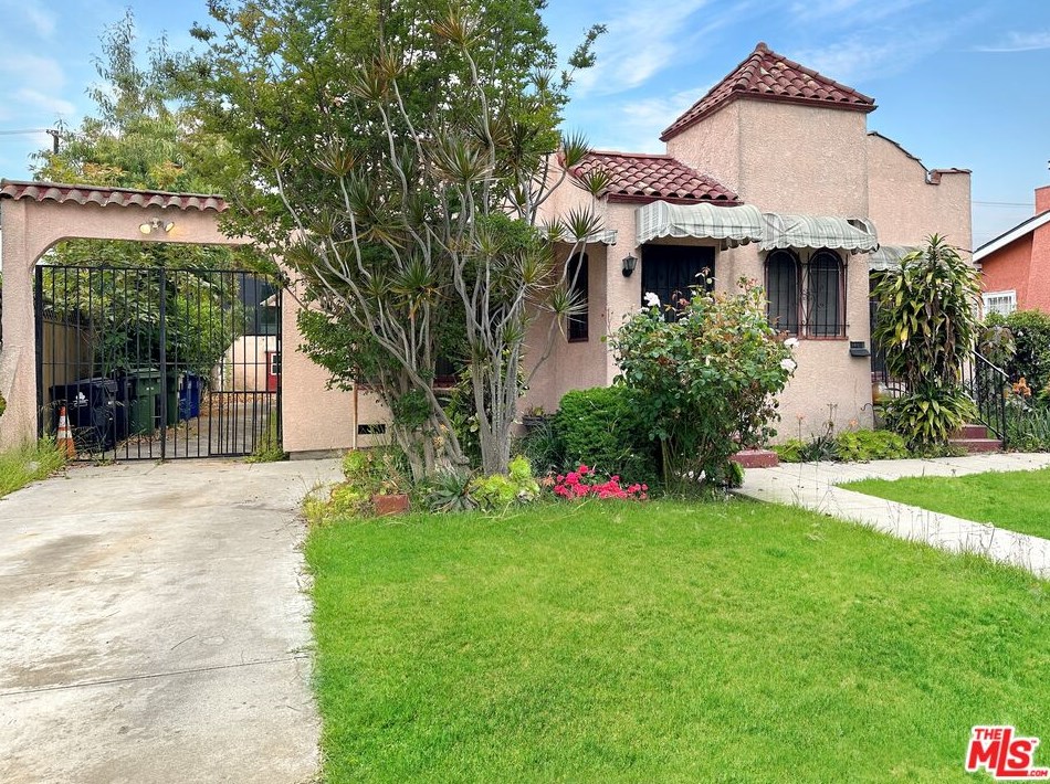 2953 Bronson Ave, Los Angeles, CA 90018-2837