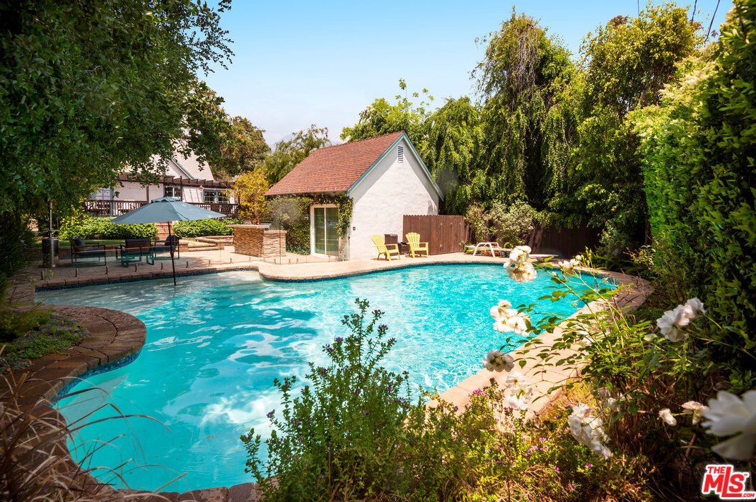 2148 Crary St, Pasadena CA  91104-1826 exterior