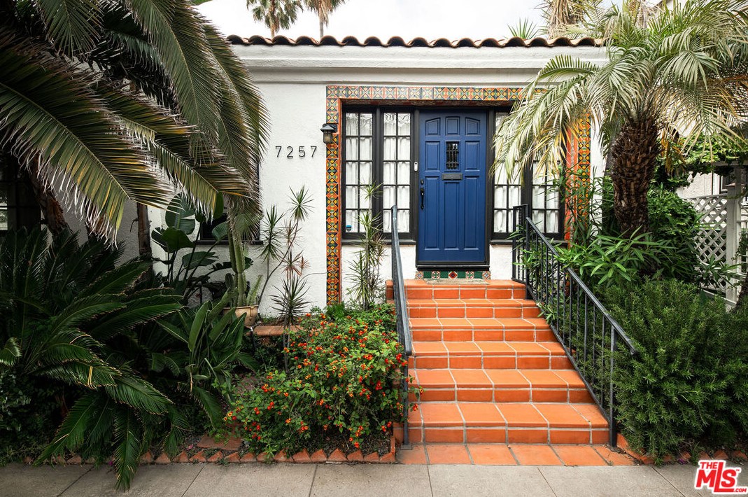 7257 Oakwood Ave, Los Angeles CA  90036-2510 exterior