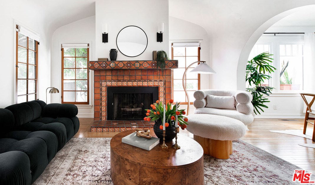 7257 Oakwood Ave, Los Angeles CA  90036-2510 exterior