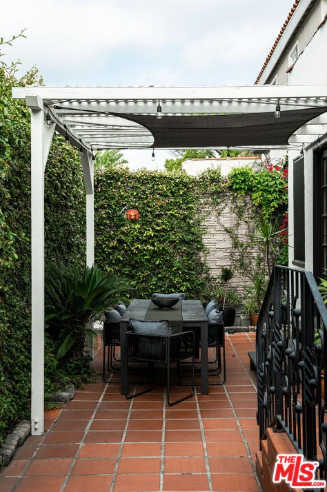 7257 Oakwood Ave, Los Angeles CA  90036-2510 exterior