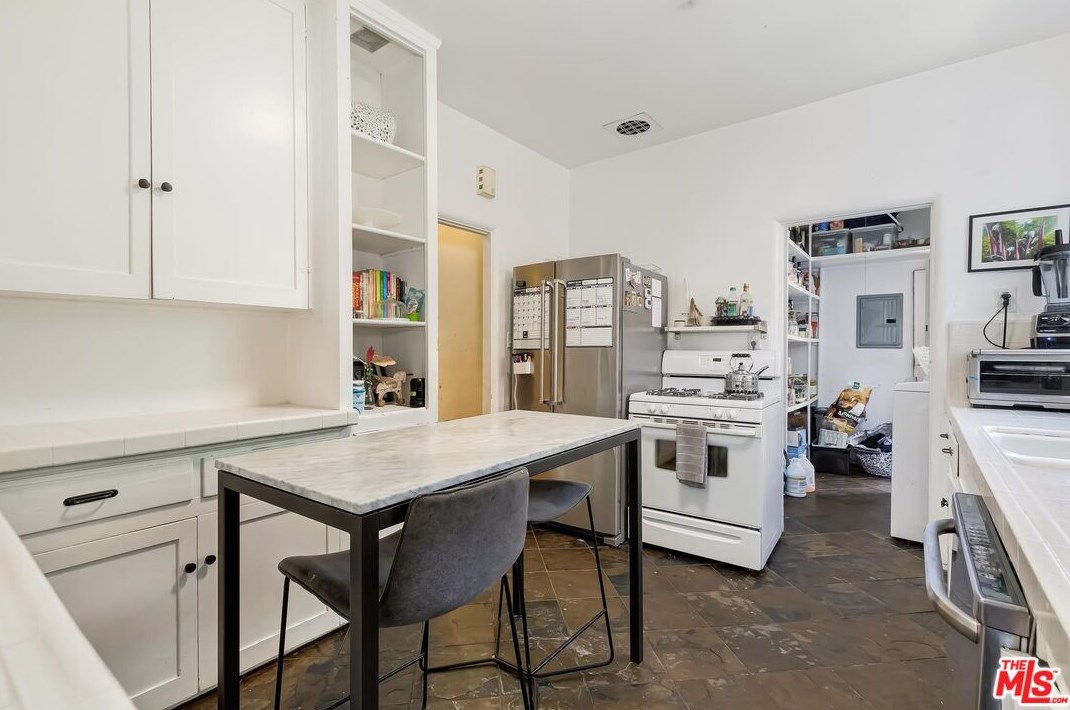 1053 Hayworth Ave, Los Angeles CA  90035-2601 exterior