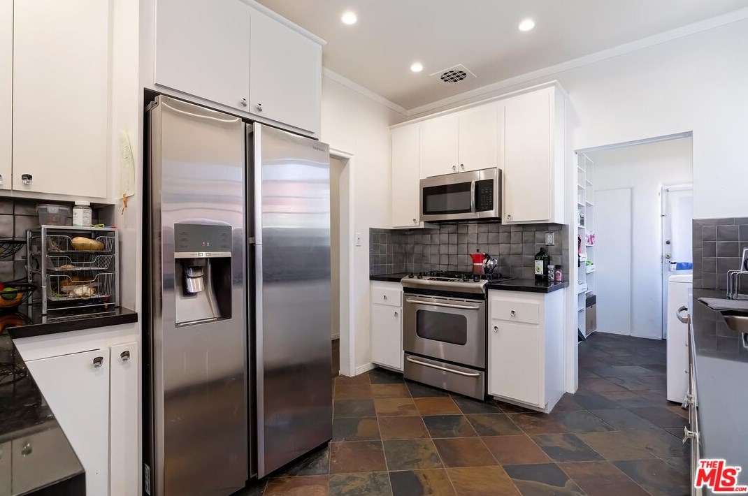 1053 Hayworth Ave, Los Angeles CA  90035-2601 exterior