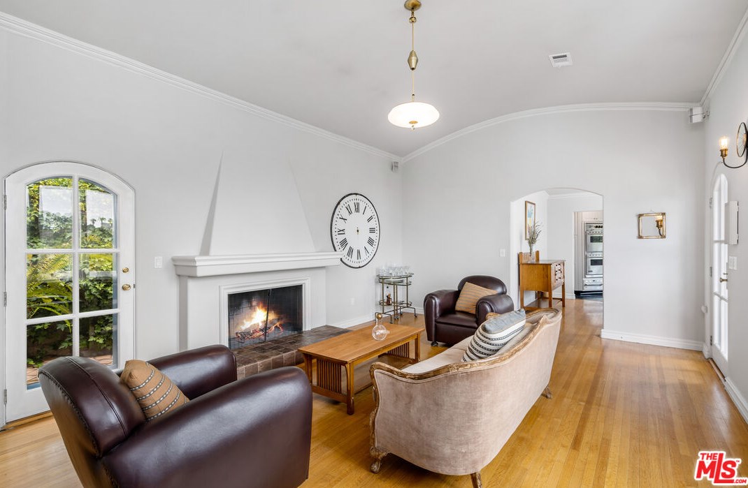 2125 Rockledge Rd, Los Angeles, CA 90068-3135