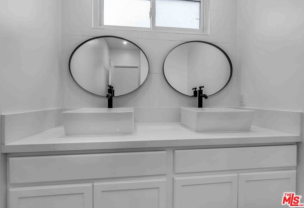 7907 Bleriot Ave, Los Angeles CA  90045-3003 exterior